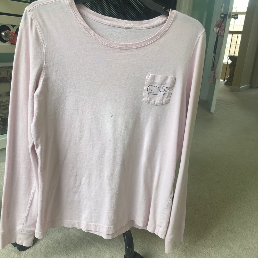 light pink vineyard vines shirt